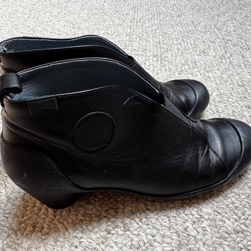 Camper Black Leather Pull On Heeled Ankle Boots